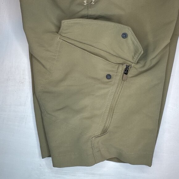 Under Armour Boys Golf Shorts Khaki Size 14 Youth Boys Loose Fit Cargo 9.5” Ins - Picture 4 of 12